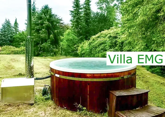 Emg In Alleinlage Mit Privatsee Jacuzzi Und Sauna Fuer Bis Zu 22 Personen Bei Osnabrueck