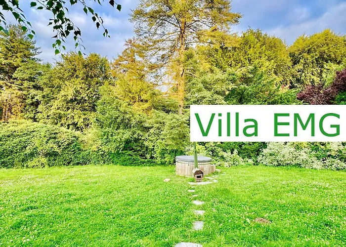 Emg In Alleinlage Mit Privatsee Jacuzzi Und Sauna Fuer Bis Zu 22 Personen Bei Osnabrueck