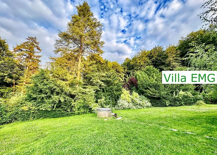 Emg In Alleinlage Mit Privatsee Jacuzzi Und Sauna Fuer Bis Zu 22 Personen Bei Osnabrueck