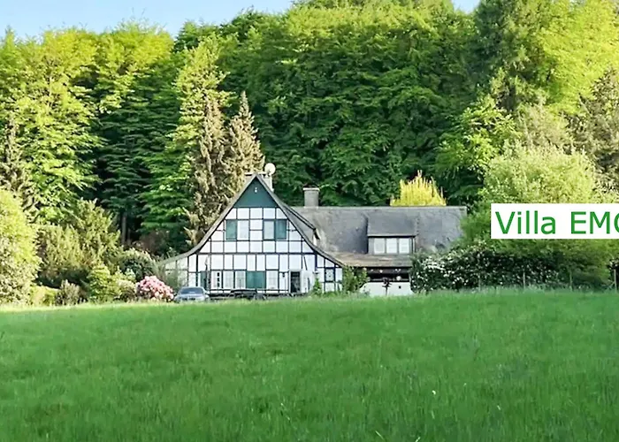 Emg In Alleinlage Mit Privatsee Jacuzzi Und Sauna Fuer Bis Zu 22 Personen Bei Osnabrueck Villa