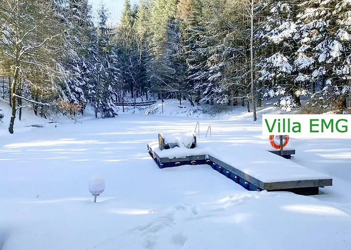 Emg In Alleinlage Mit Privatsee Jacuzzi Und Sauna Fuer Bis Zu 22 Personen Bei Osnabrueck Villa *