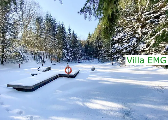 Emg In Alleinlage Mit Privatsee Jacuzzi Und Sauna Fuer Bis Zu 22 Personen Bei Osnabrueck *