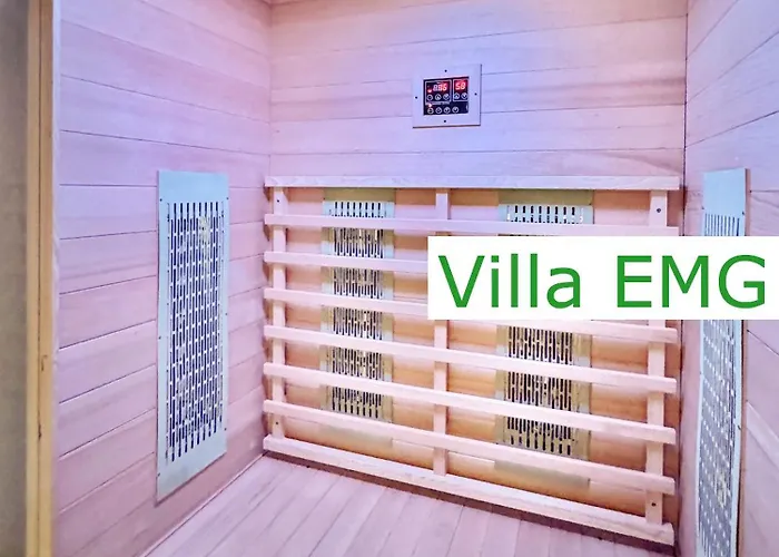 Emg In Alleinlage Mit Privatsee Jacuzzi Und Sauna Fuer Bis Zu 22 Personen Bei Osnabrueck Villa *