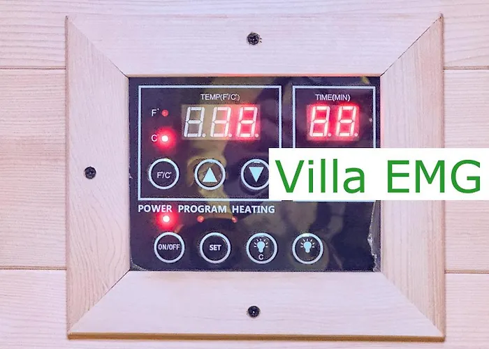 Villa Emg In Alleinlage Mit Privatsee Jacuzzi Und Sauna Fuer Bis Zu 22 Personen Bei Osnabrueck *