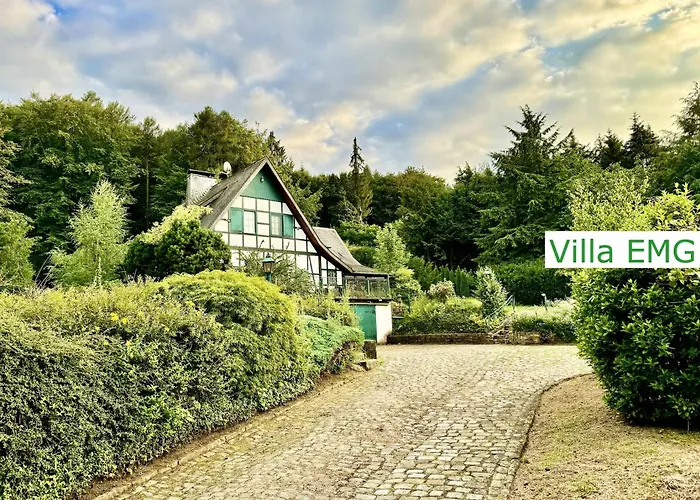 Emg In Alleinlage Mit Privatsee Jacuzzi Und Sauna Fuer Bis Zu 22 Personen Bei Osnabrueck Villa *